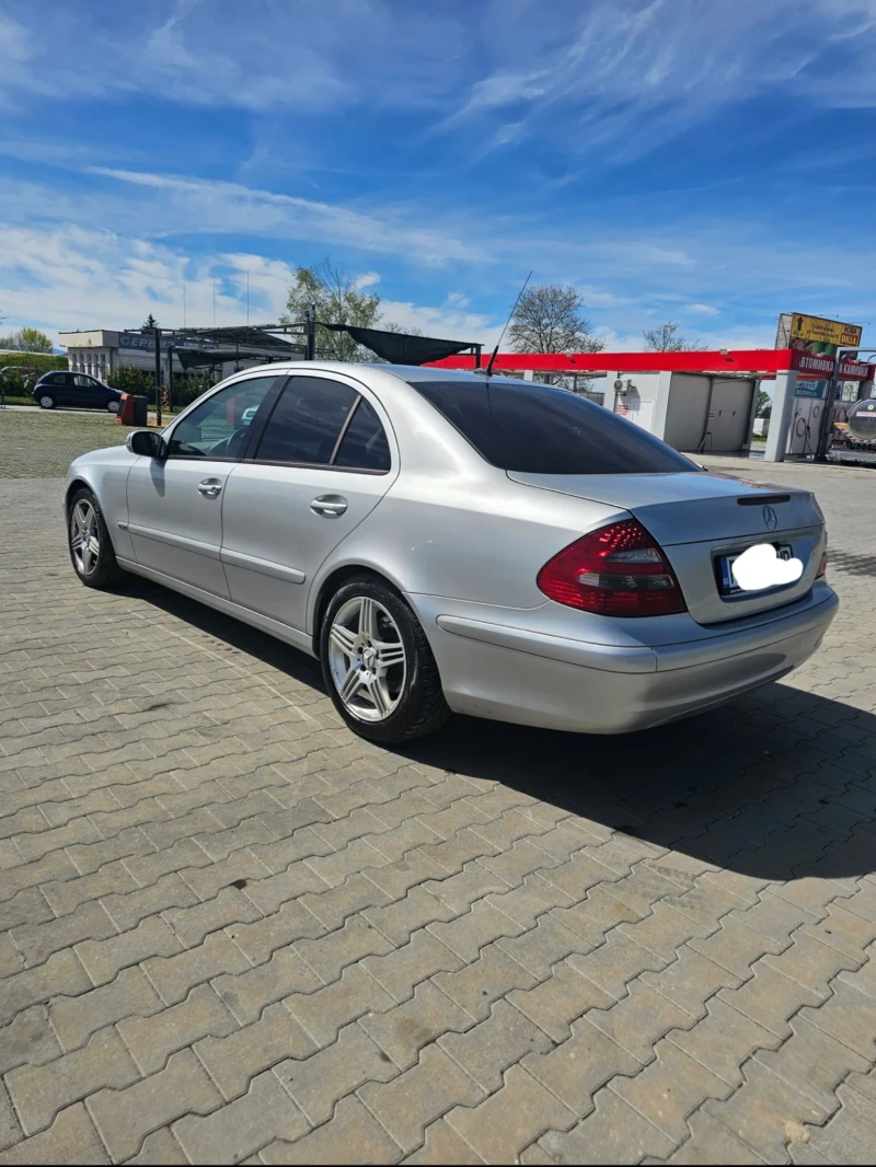 Mercedes-Benz E 220, снимка 4 - Автомобили и джипове - 47331303