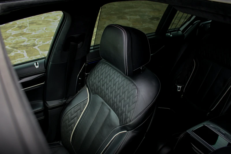 BMW 750 FULL| LIMITED BLACK FIRE EDITION| FULL ALPINA PACK, снимка 8 - Автомобили и джипове - 50564542