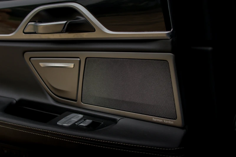 BMW 750 FULL| LIMITED BLACK FIRE EDITION| FULL ALPINA PACK, снимка 14 - Автомобили и джипове - 50564542