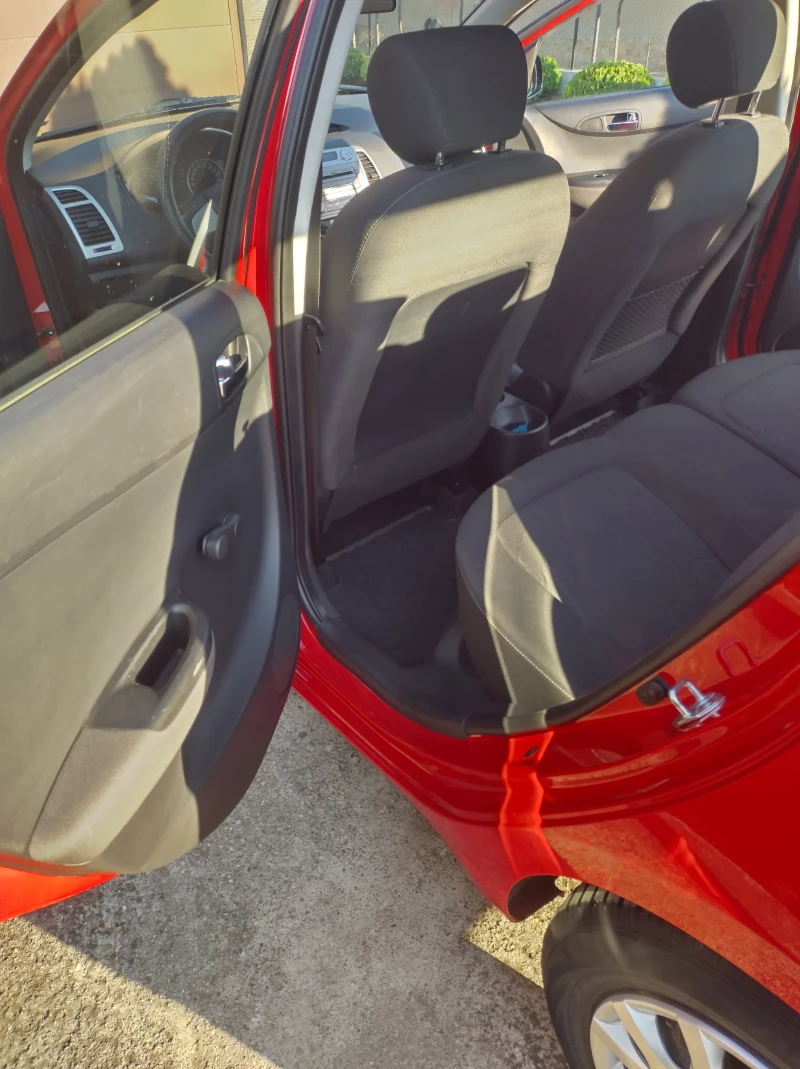 Hyundai I20, снимка 10 - Автомобили и джипове - 52441339