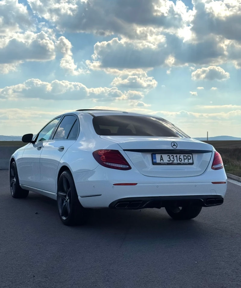 Mercedes-Benz E 300 AMG BURMESTER NAVI * СМЕНЕНИ ВЕРИГИ* ГАРАНЦИЯ* , снимка 5 - Автомобили и джипове - 52561590