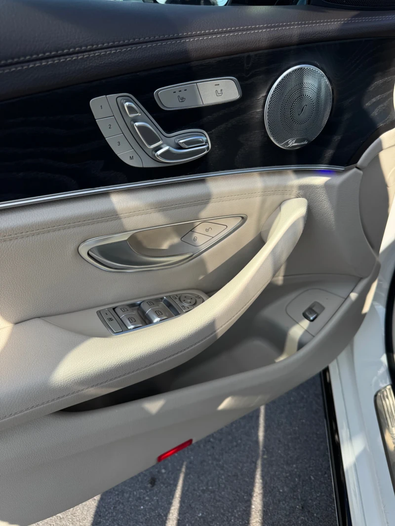 Mercedes-Benz E 300 AMG BURMESTER NAVI * СМЕНЕНИ ВЕРИГИ* ГАРАНЦИЯ* , снимка 12 - Автомобили и джипове - 52561590