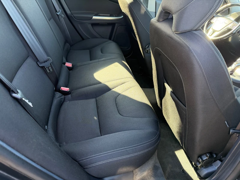 Volvo V40 2.0 D, снимка 13 - Автомобили и джипове - 52254123