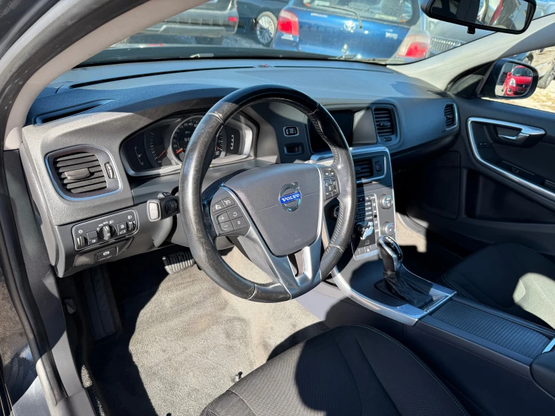 Volvo V40 2.0 D, снимка 10 - Автомобили и джипове - 52254123
