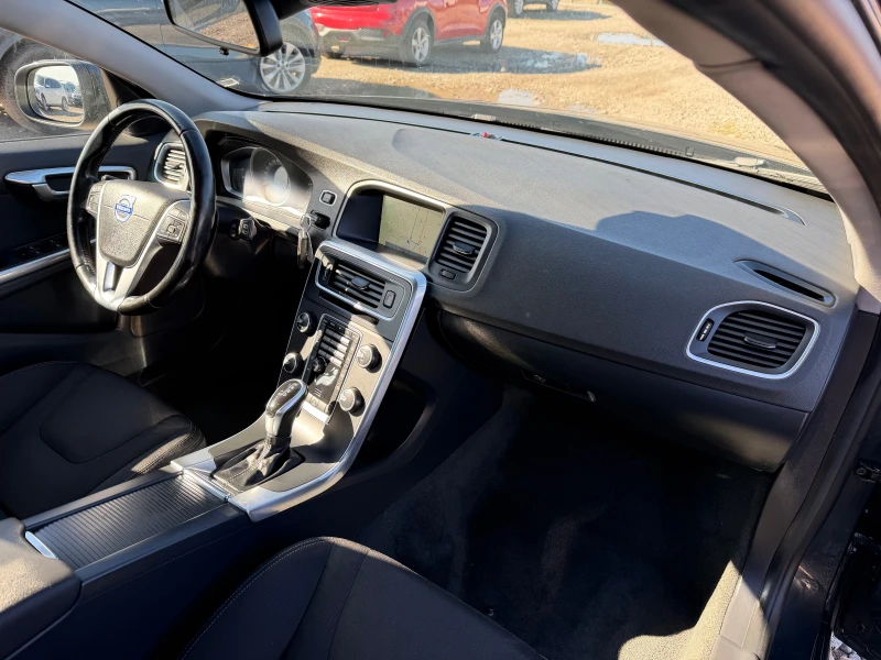 Volvo V40 2.0 D, снимка 12 - Автомобили и джипове - 52254123