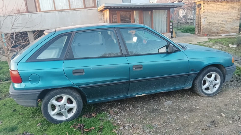 Opel Astra 1, 6 I, снимка 6 - Автомобили и джипове - 52815605
