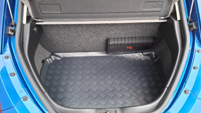 VW Beetle 1, 9 TDI , En Vogue, TOP, снимка 13 - Автомобили и джипове - 53026117