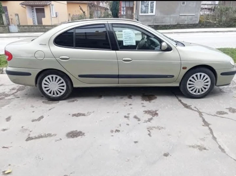 Renault Megane 1.6 107k.s, снимка 4 - Автомобили и джипове - 53304347