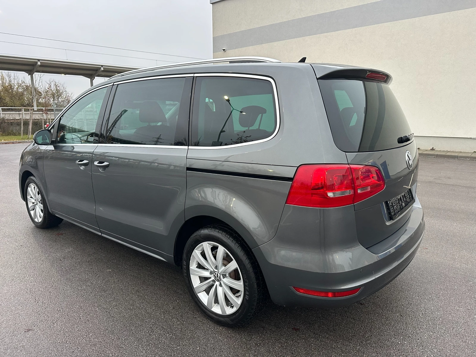 VW Sharan 2.0TDI* HIGH LINE* 7МЕСТЕН* FULL*  - изображение 6