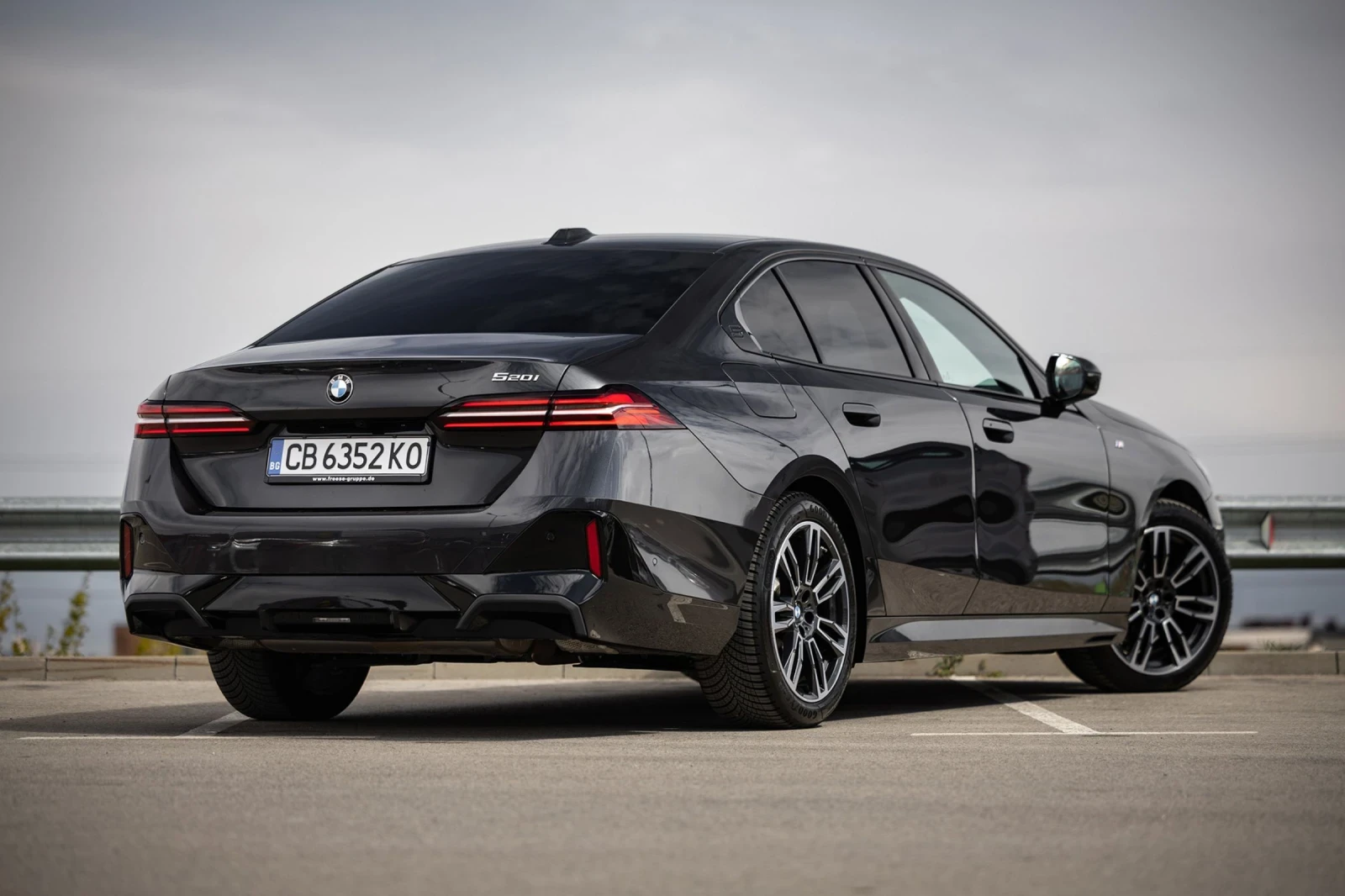 BMW 520 M-SPORT NEW MODEL/LED/SHADOW LINE/360/HEAD UP - изображение 5