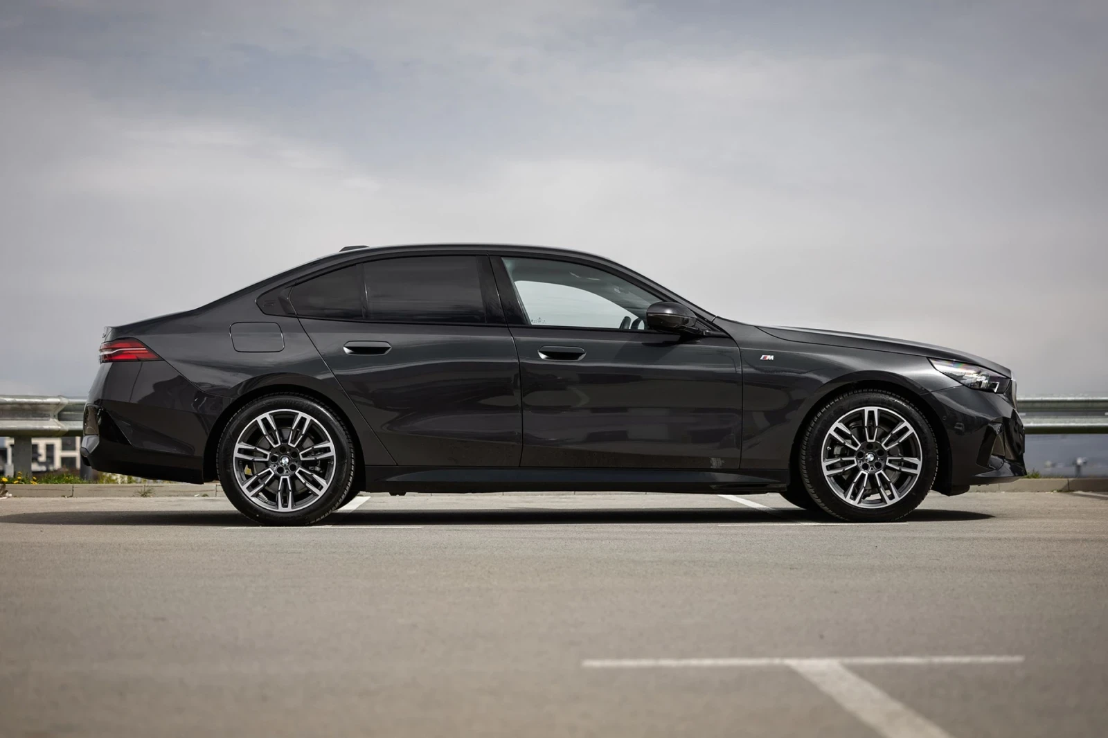 BMW 520 M-SPORT NEW MODEL/LED/SHADOW LINE/360/HEAD UP - изображение 6