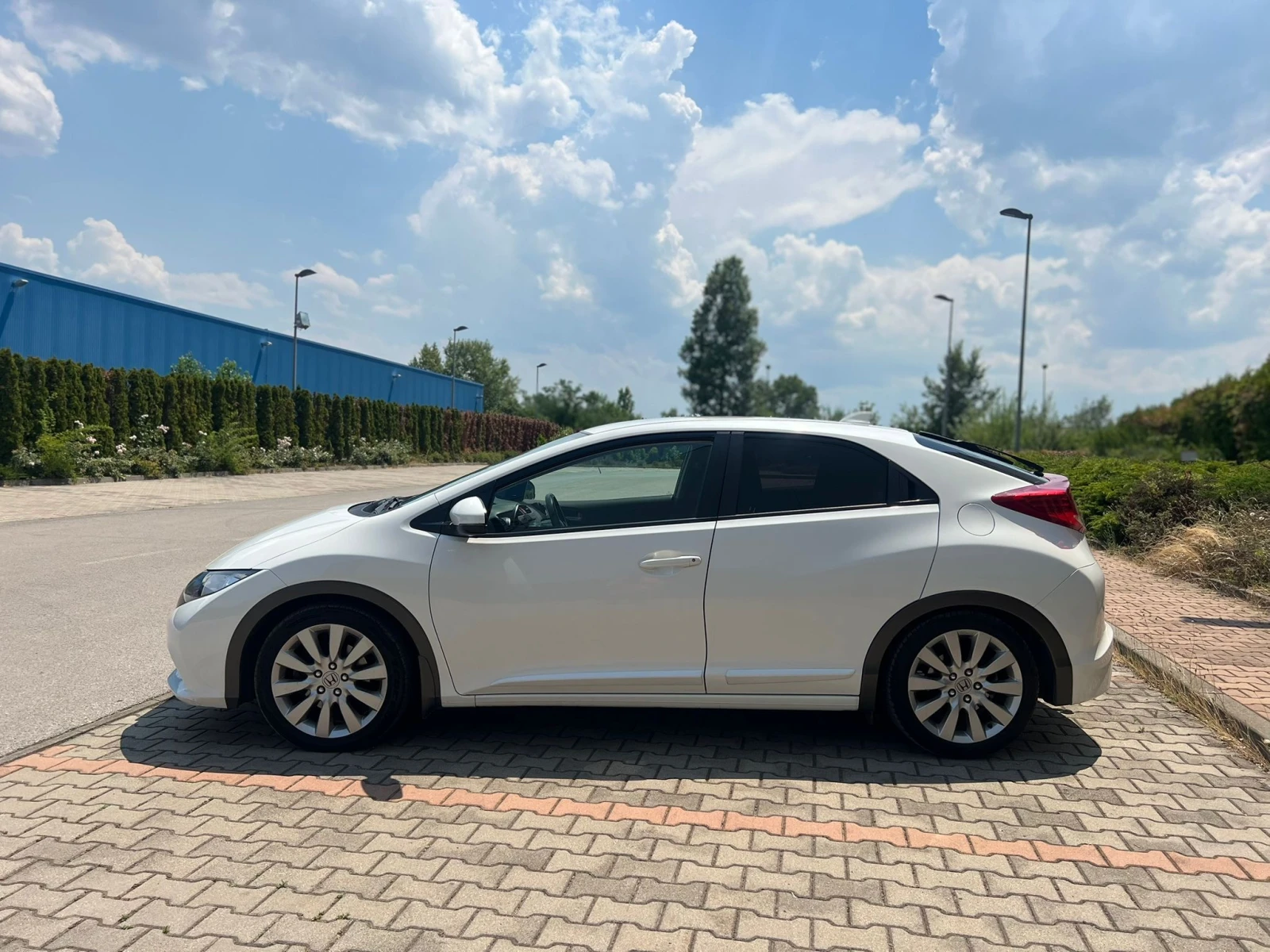 Honda Civic 1.8 V-TEC лизинг през Уникредит по 290 лева на мес - изображение 5
