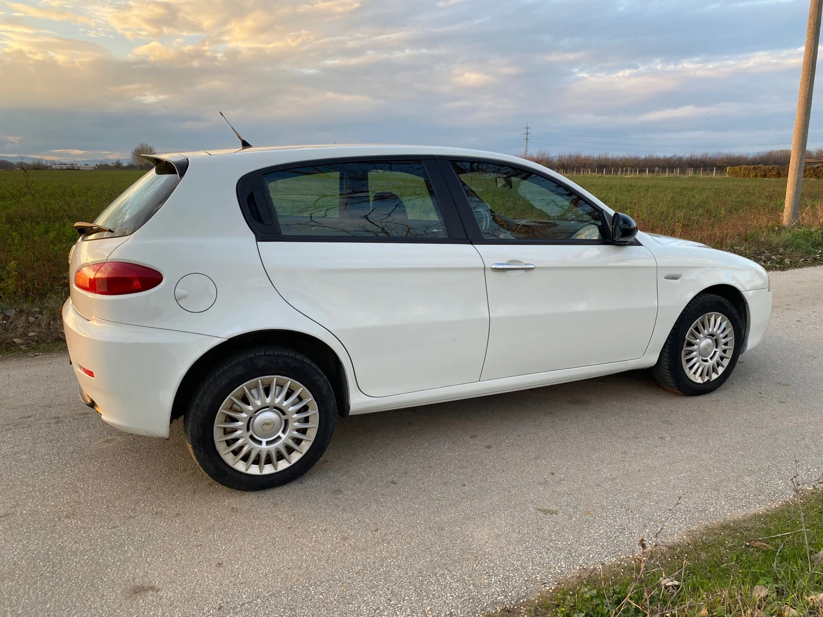 Alfa Romeo 147 1.6 I  | Mobile.bg   8
