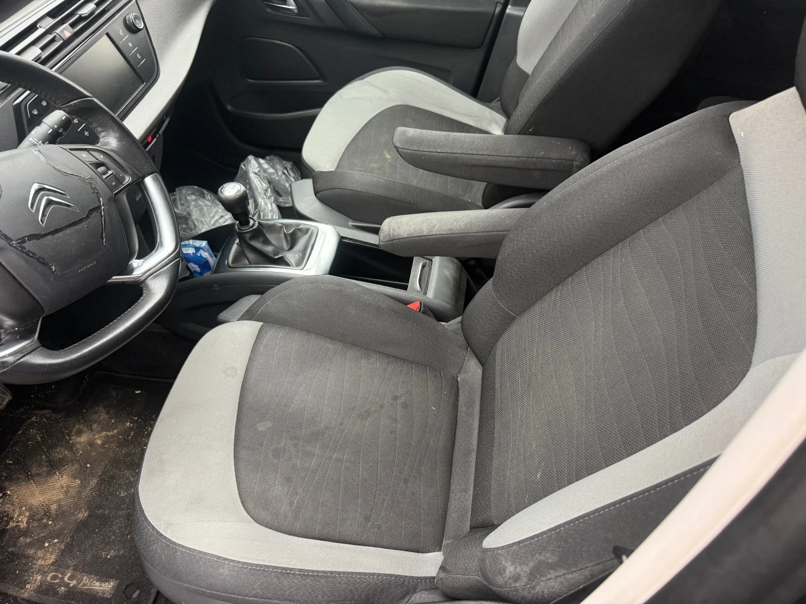 Citroen Grand C4 Picasso 1.6 eHDI - изображение 6