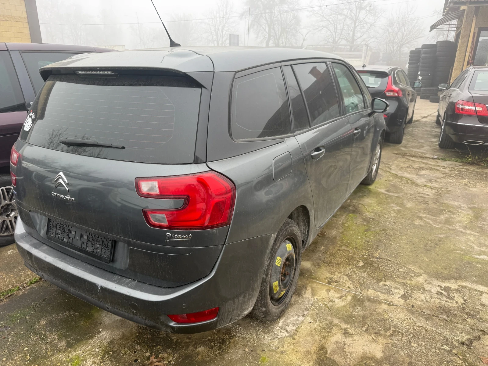 Citroen Grand C4 Picasso 1.6 eHDI - изображение 4