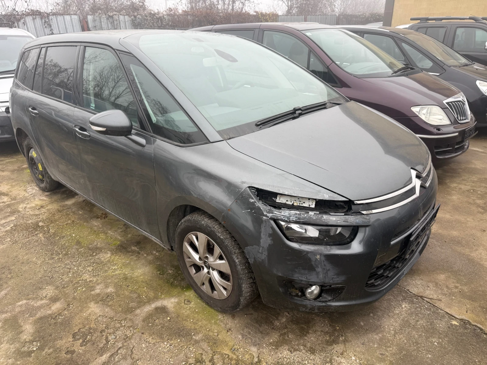 Citroen Grand C4 Picasso 1.6 eHDI - изображение 2