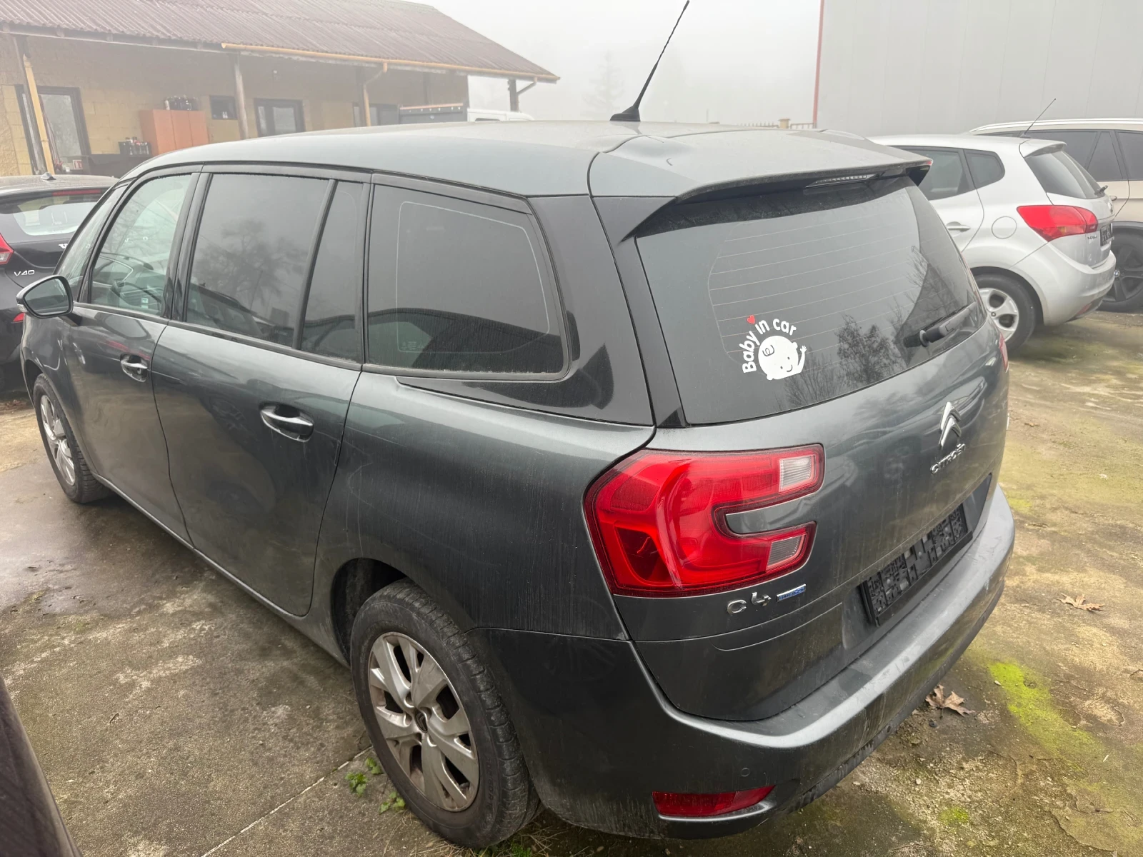 Citroen Grand C4 Picasso 1.6 eHDI - изображение 3