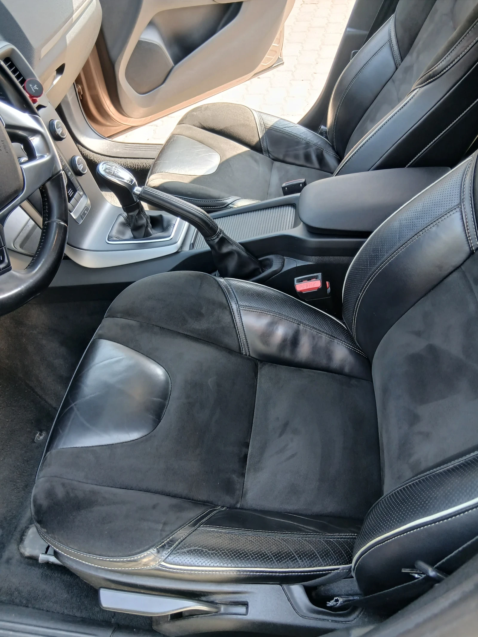 Volvo V40 1.6 HDI, снимка 14 - Автомобили и джипове - 53877032