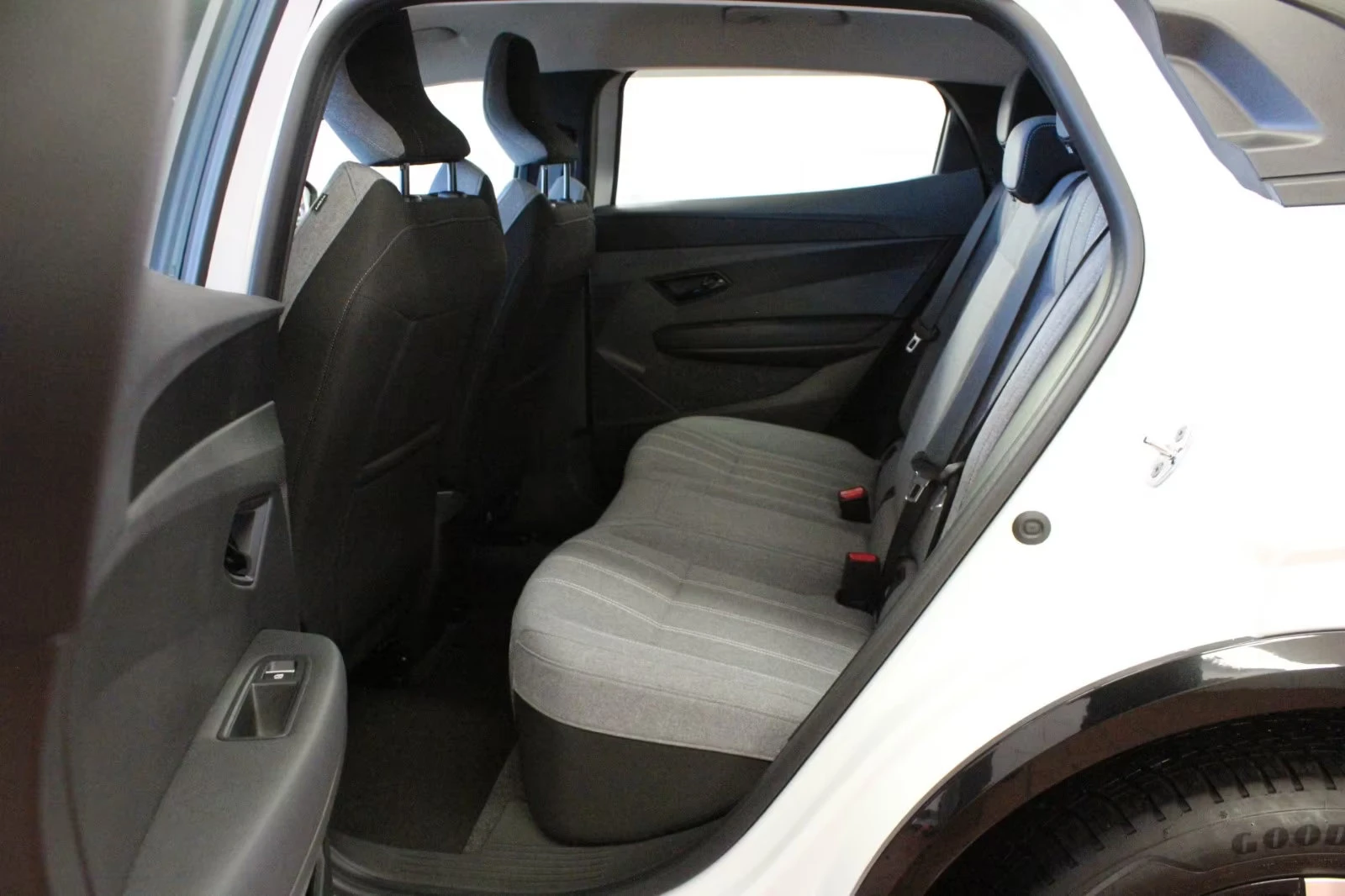 Renault Megane EQUILIBRE/EV40/131HP/LED/CAM/NAVI/ACC/239z | Mobile.bg � ����������� 14