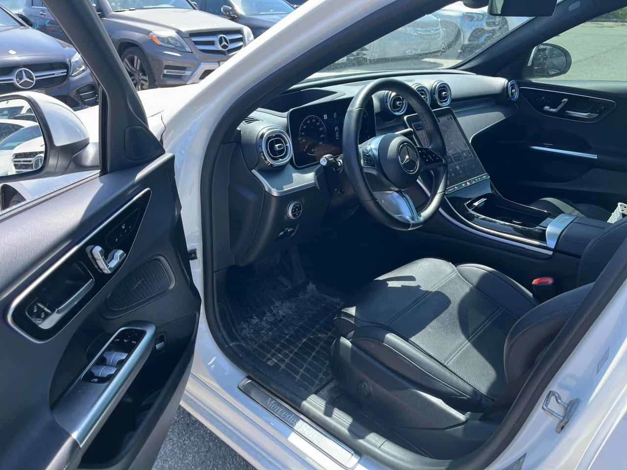 Mercedes-Benz C 300 * 360 * PANO * CARPLAY * ПОДГРЕВ, снимка 5 - Автомобили и джипове - 54435585
