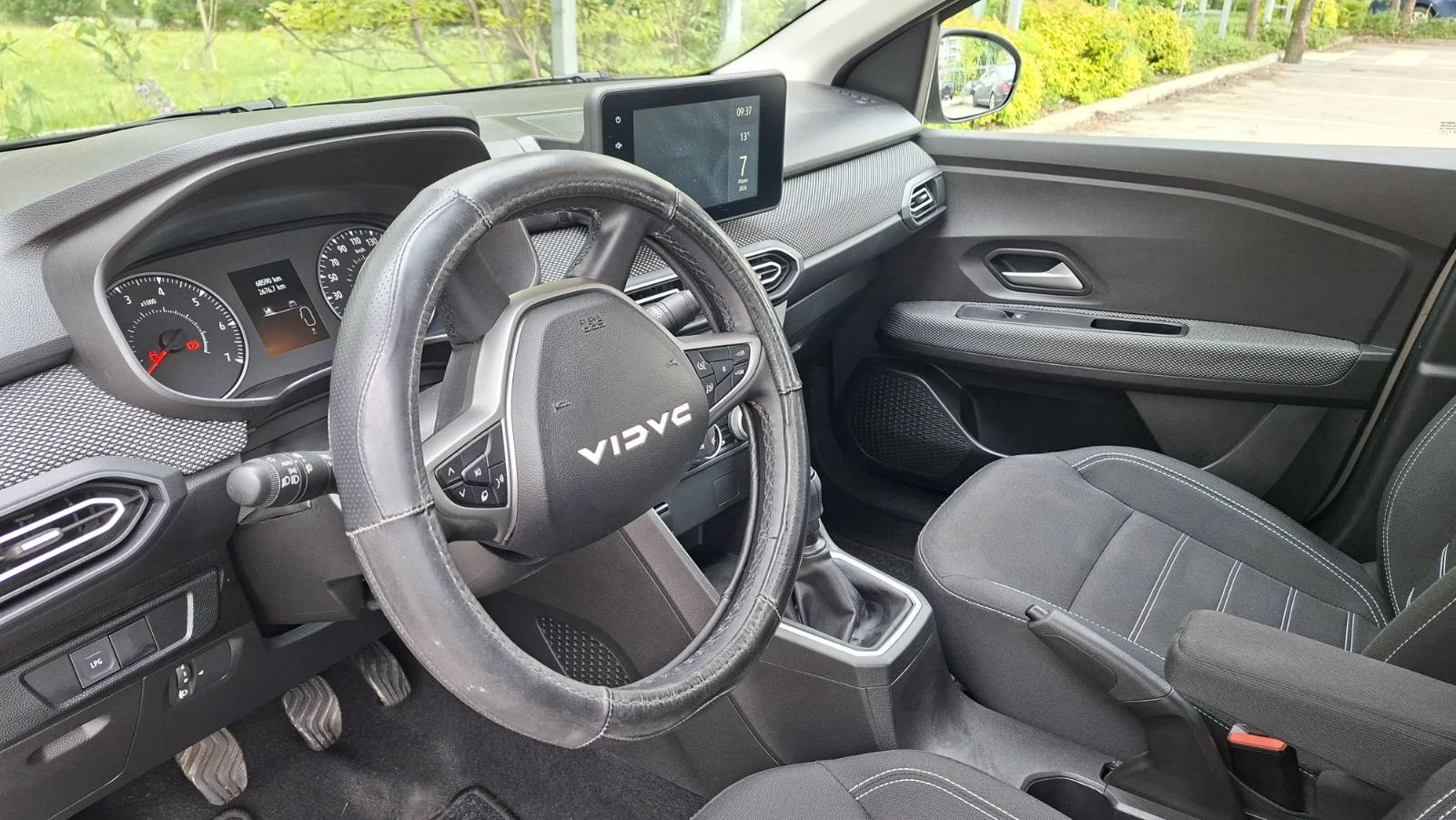 Dacia Logan, снимка 11 - Автомобили и джипове - 54489637