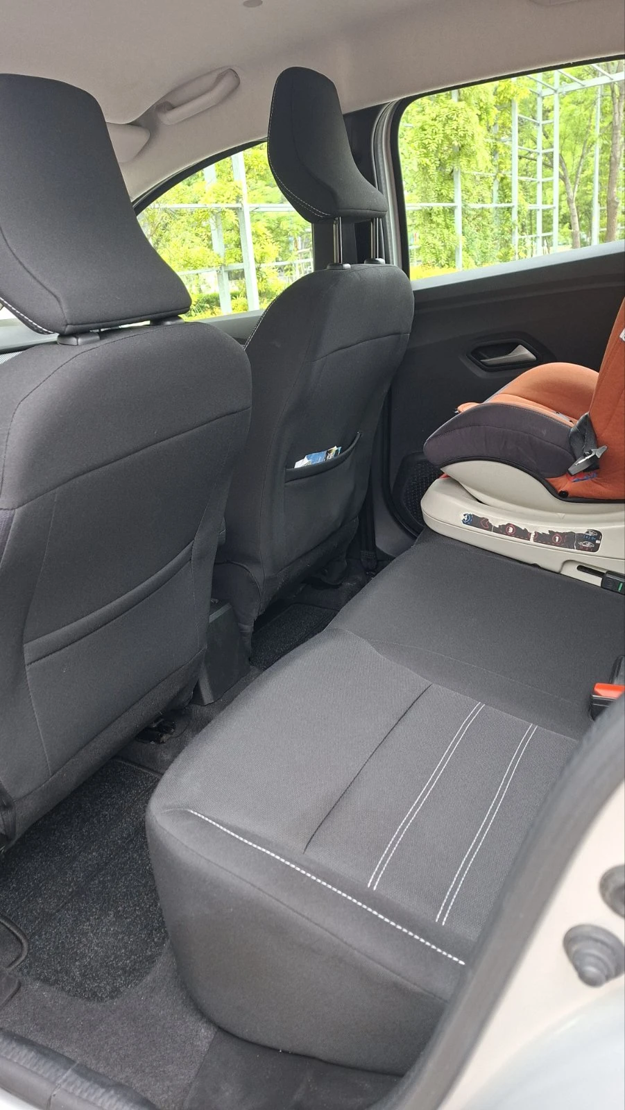 Dacia Logan, снимка 10 - Автомобили и джипове - 54489637