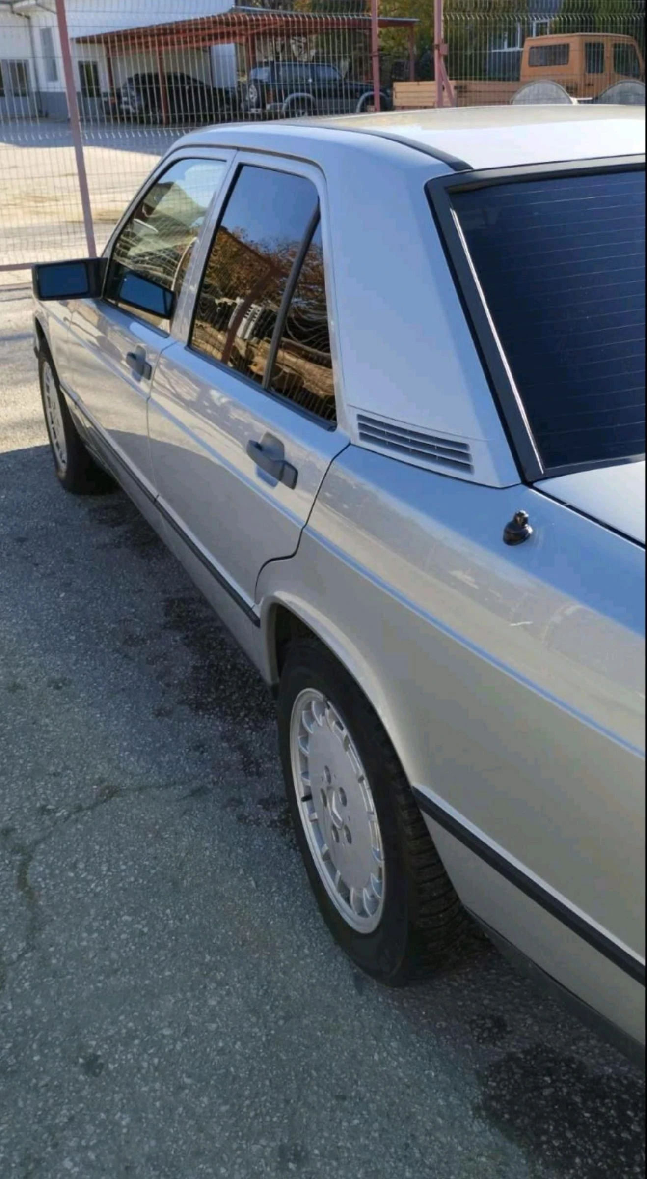 Mercedes-Benz 190 2.0benzin_Automatik, снимка 3 - Автомобили и джипове - 54588304