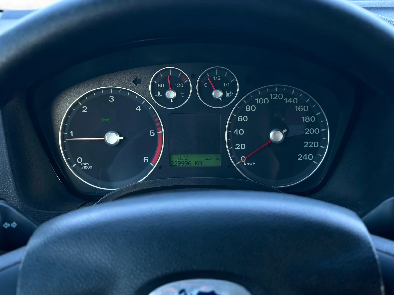 Ford Focus 1.6 TD, снимка 15 - Автомобили и джипове - 55038892