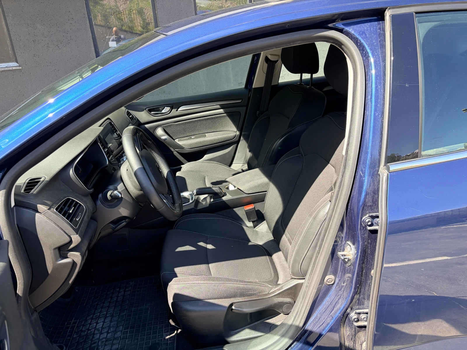 Renault Megane 1.5 dCI, снимка 9 - Автомобили и джипове - 55223615