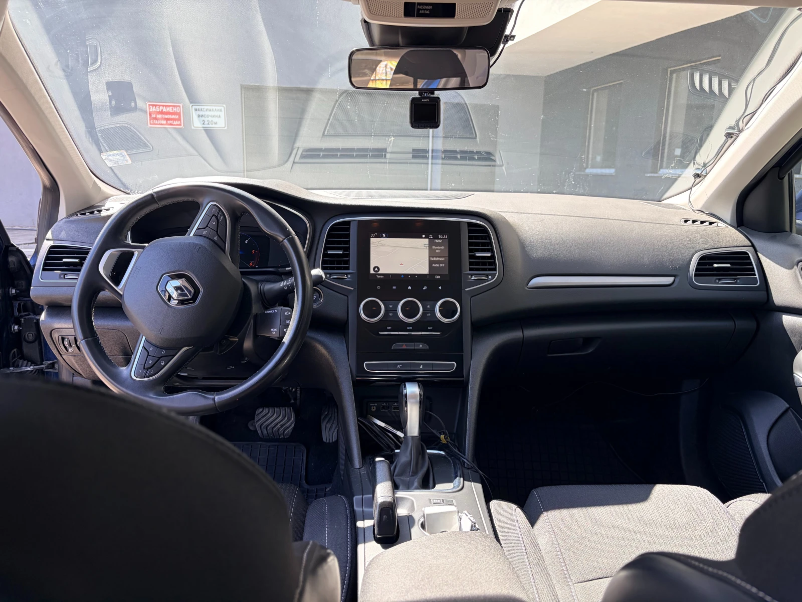 Renault Megane 1.5 dCI, снимка 10 - Автомобили и джипове - 55223615