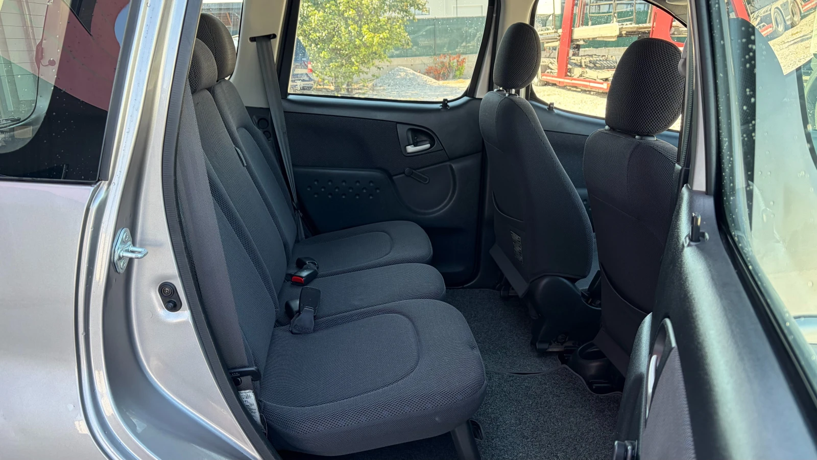 Toyota Yaris verso 1.3 VVT-i, снимка 11 - Автомобили и джипове - 55292249
