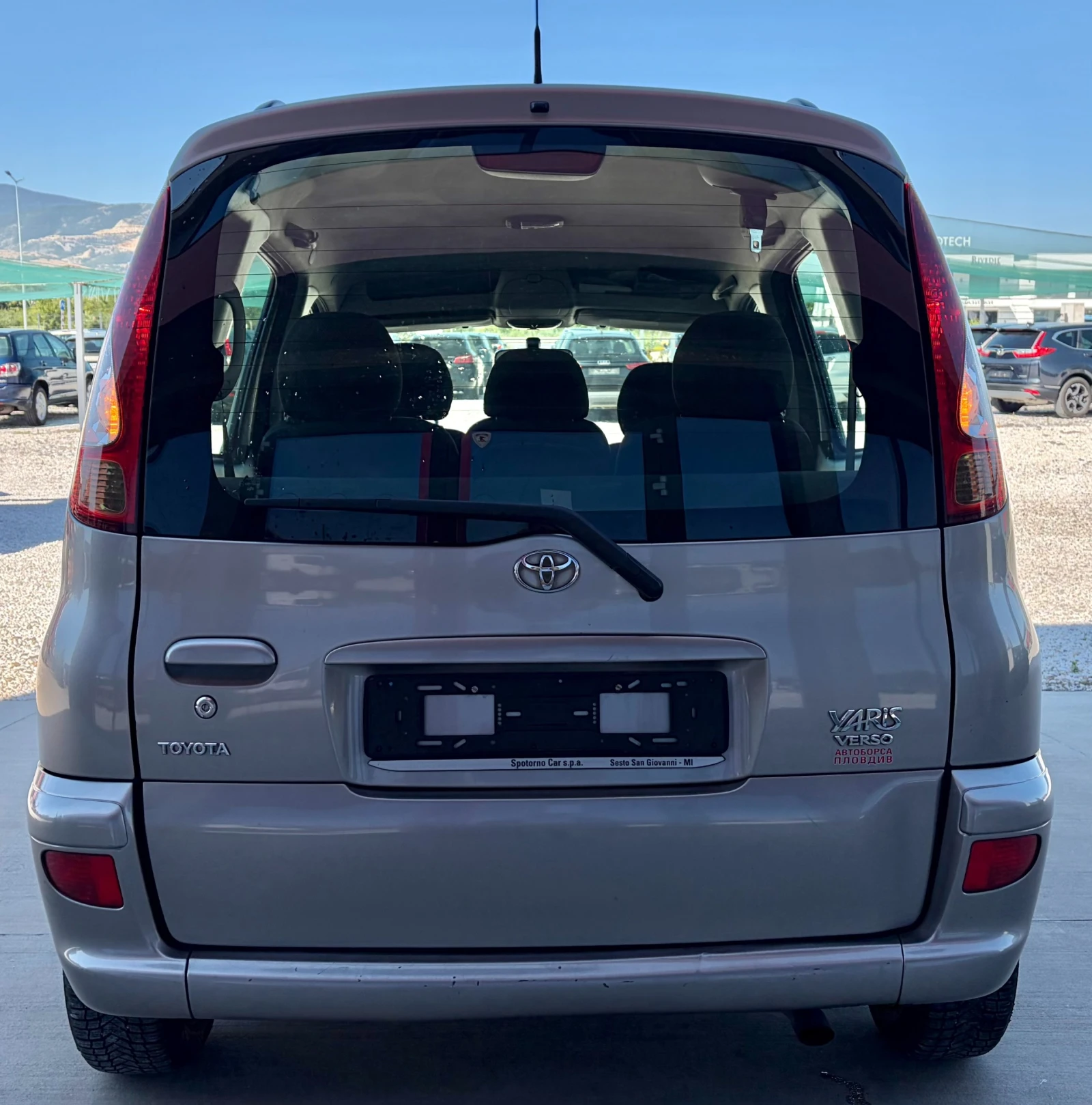 Toyota Yaris verso 1.3 VVT-i, снимка 5 - Автомобили и джипове - 55292249