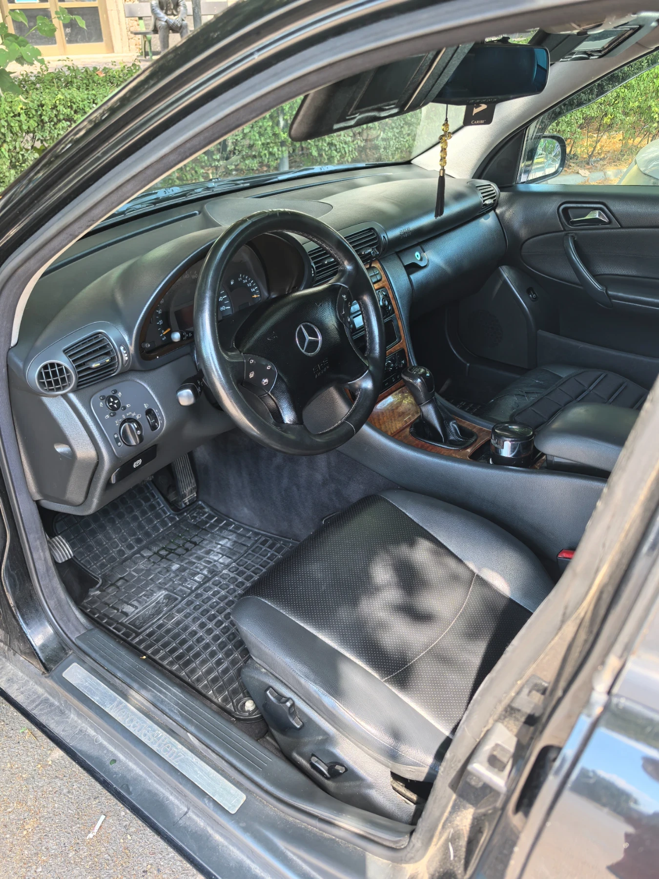 Mercedes-Benz C 200, снимка 3 - Автомобили и джипове - 55385445