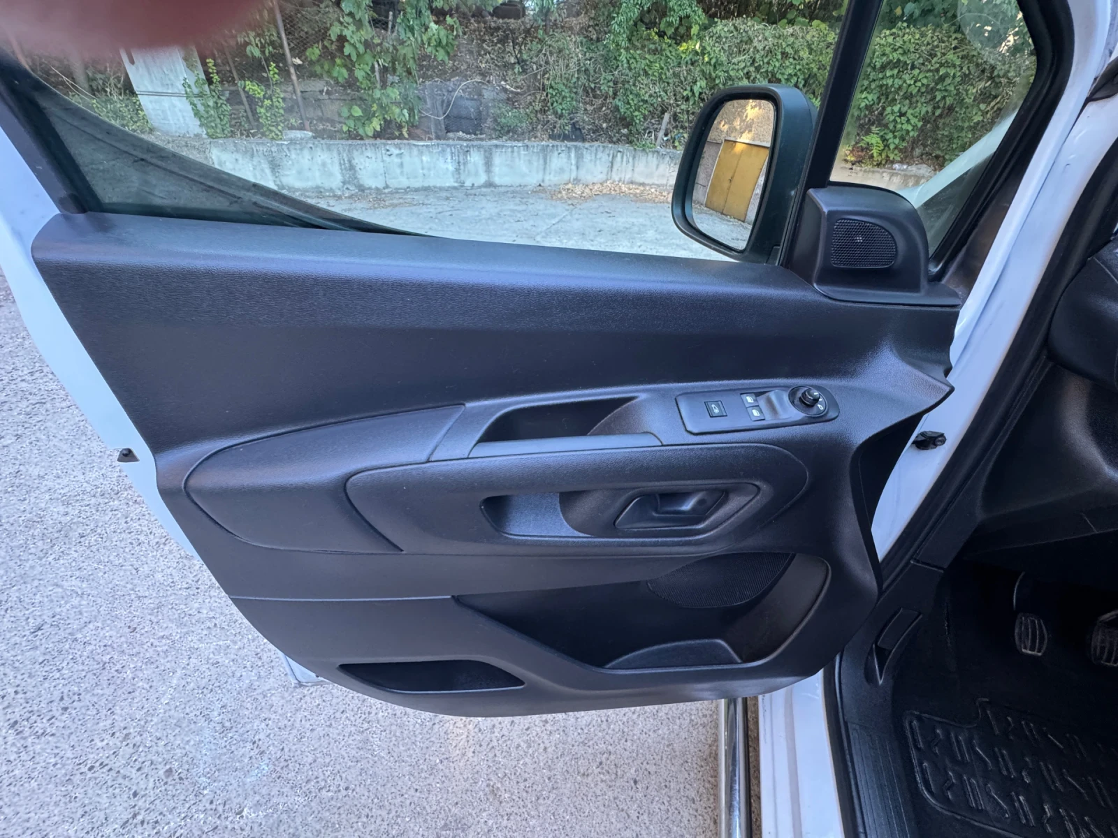 Peugeot Partner 1.5 HDI* 102p.s* Premium пакет, снимка 15 - Автомобили и джипове - 55811035