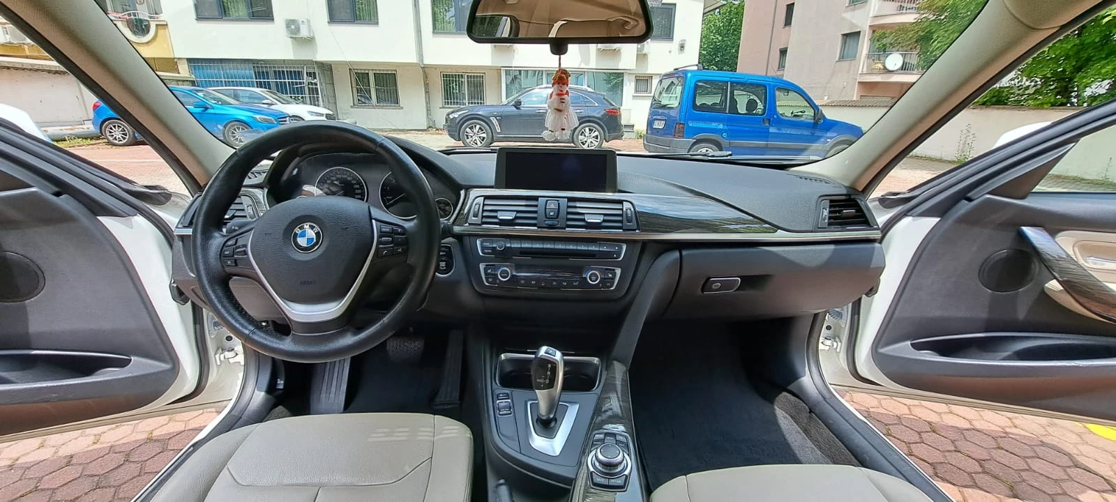 BMW 320 xi, снимка 10 - Автомобили и джипове - 56358228