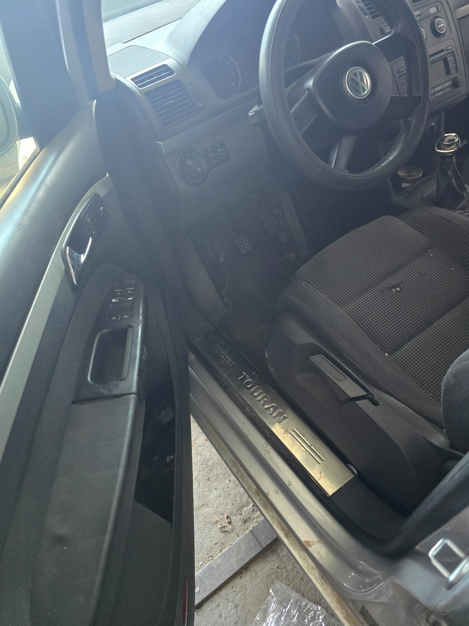 VW Touran 2000 FSI , снимка 2 - Автомобили и джипове - 56550850