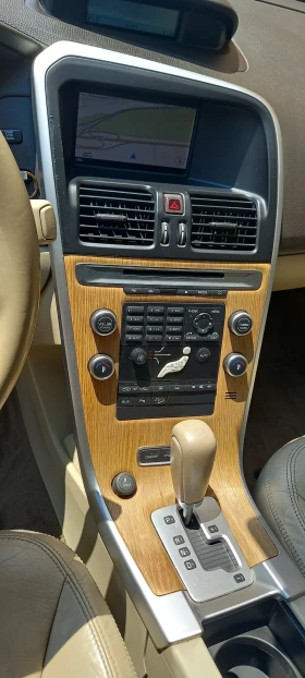 Volvo XC60 2.4cm 205ks.D5. AWD 4x4 PANORAMA AUTOMAT NAVI., снимка 15