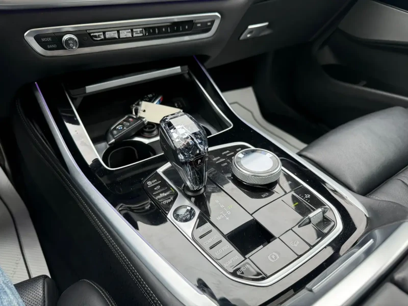 BMW X7 M-PACK* LASER* МАСАЖ* ОБДУХ* HEAD-UP* DISTRONIK* S, снимка 11 - Автомобили и джипове - 52450285