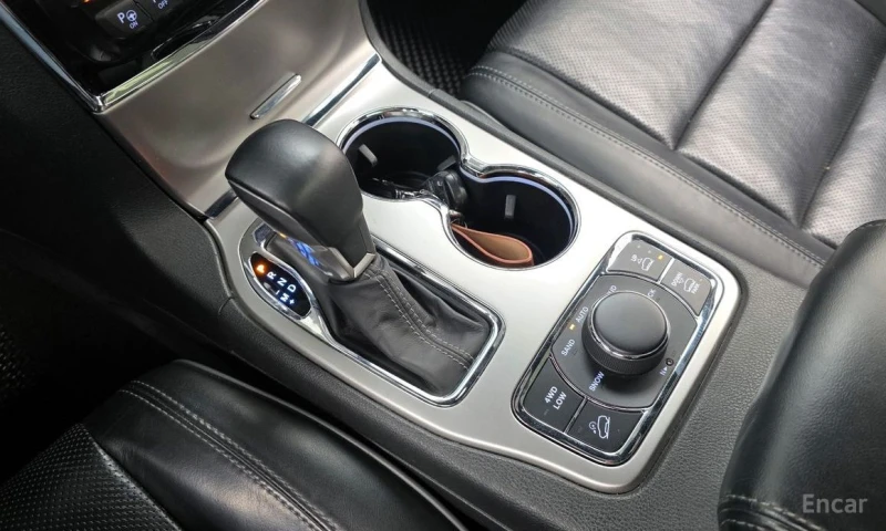 Jeep Grand cherokee, снимка 9 - Автомобили и джипове - 52879765