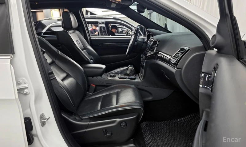 Jeep Grand cherokee, снимка 11 - Автомобили и джипове - 52879765