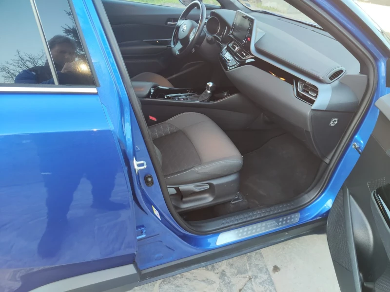 Toyota C-HR 2.0 В Гаранция Bi tone, снимка 4 - Автомобили и джипове - 53252172