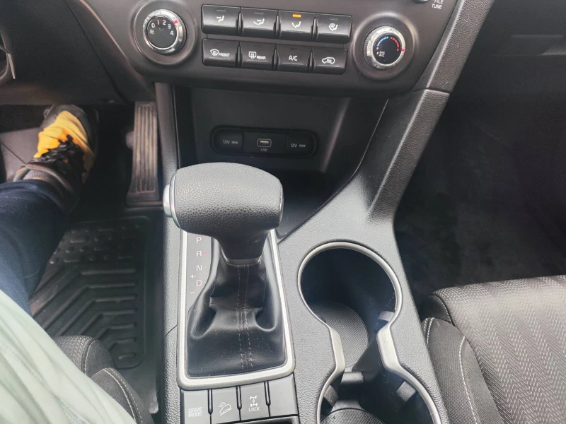 Kia Sportage 2.4 , снимка 6 - Автомобили и джипове - 53131139