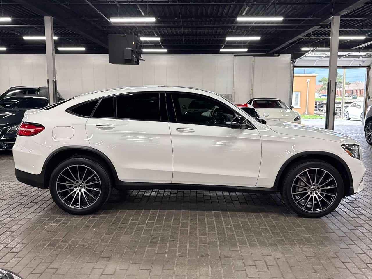 Mercedes-Benz GLC 300 �������� * ���� * KEYLESS * CARFAX | Mobile.bg � ����������� 3