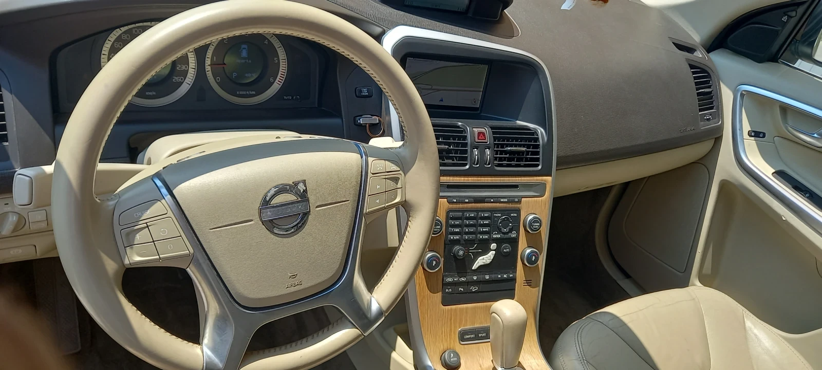 Volvo XC60 2.4cm 205ks.D5. AWD 4x4 PANORAMA AUTOMAT NAVI., снимка 16 - Автомобили и джипове - 55735820