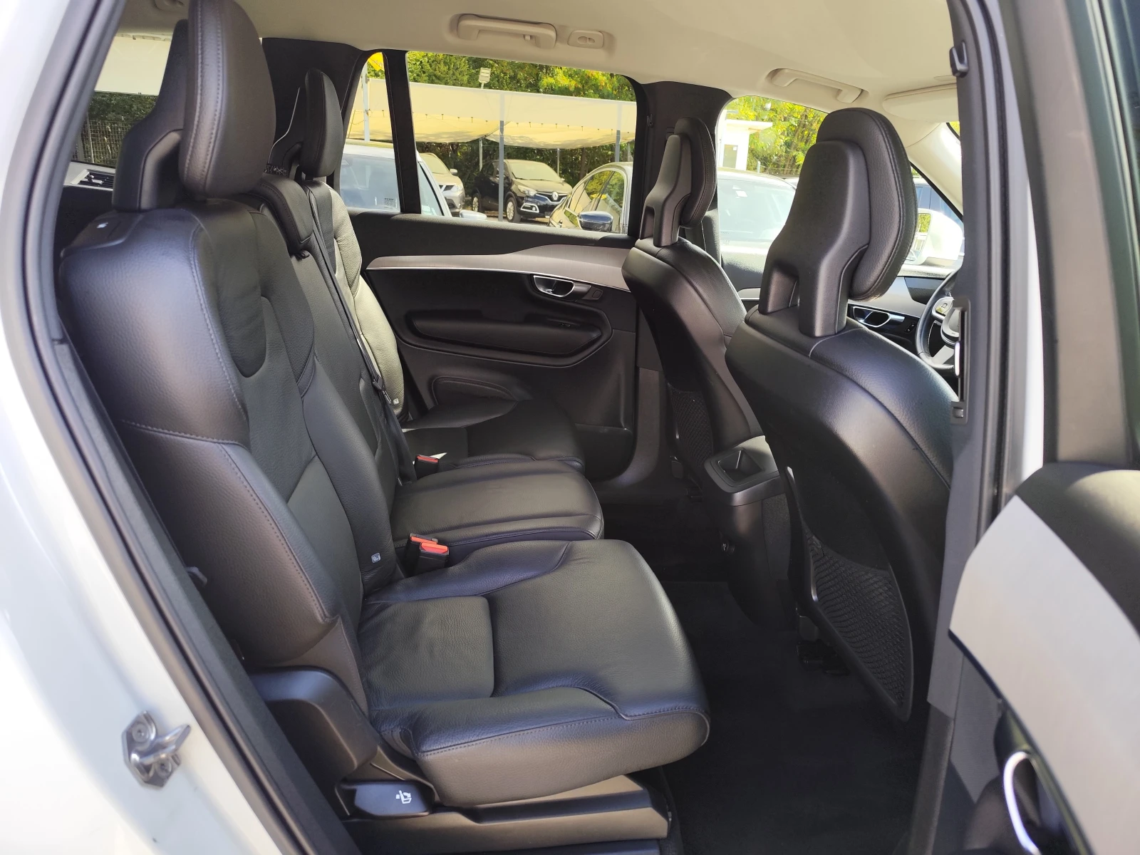 Volvo Xc90 2.0HYBRID/R-DESIGN/FACE/4Х4/ LED/ АВТОМАТИК/7МЕСТА, снимка 12 - Автомобили и джипове - 56256151