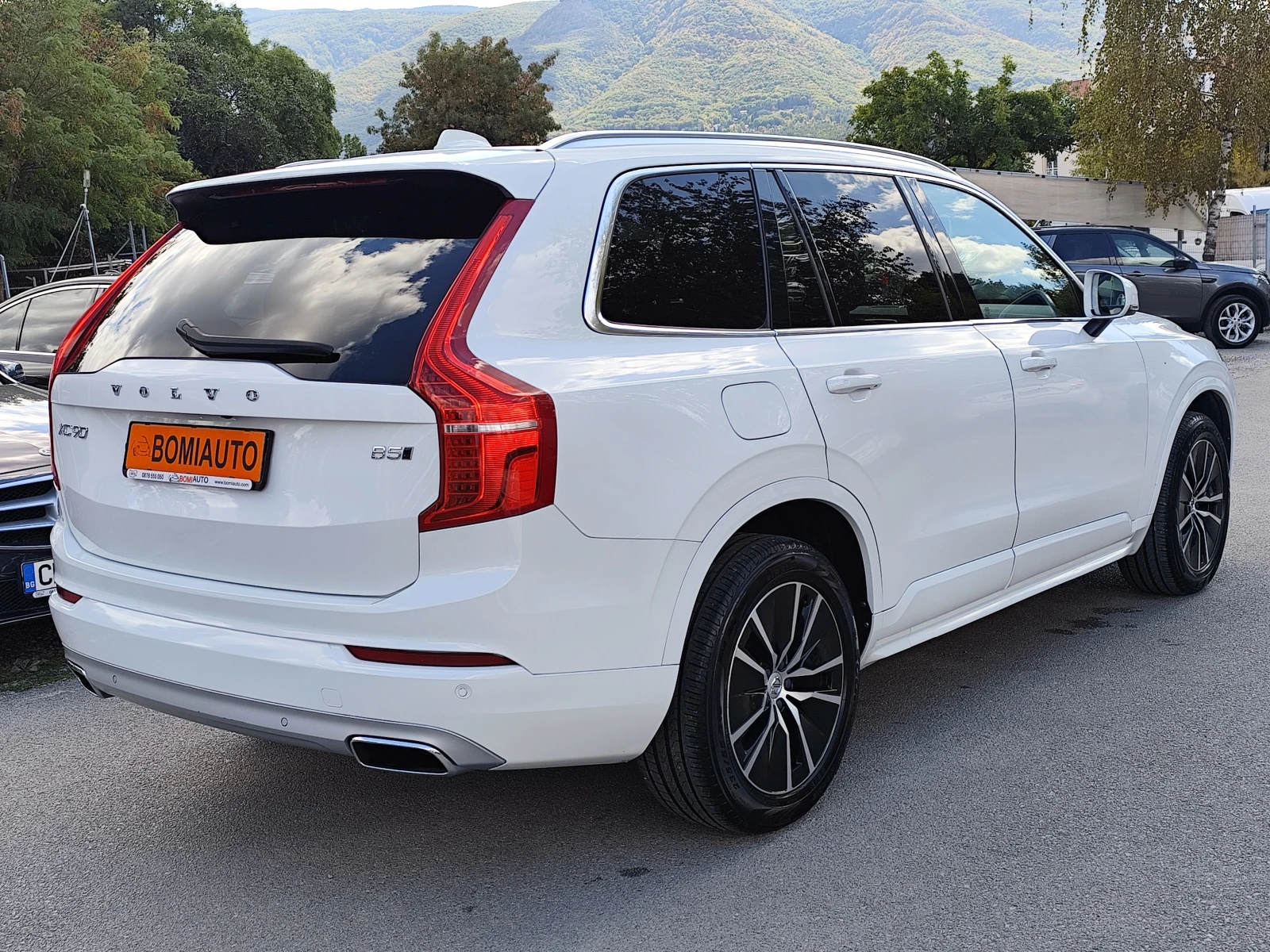 Volvo Xc90 2.0HYBRID/R-DESIGN/FACE/4Х4/ LED/ АВТОМАТИК/7МЕСТА, снимка 4 - Автомобили и джипове - 56256151
