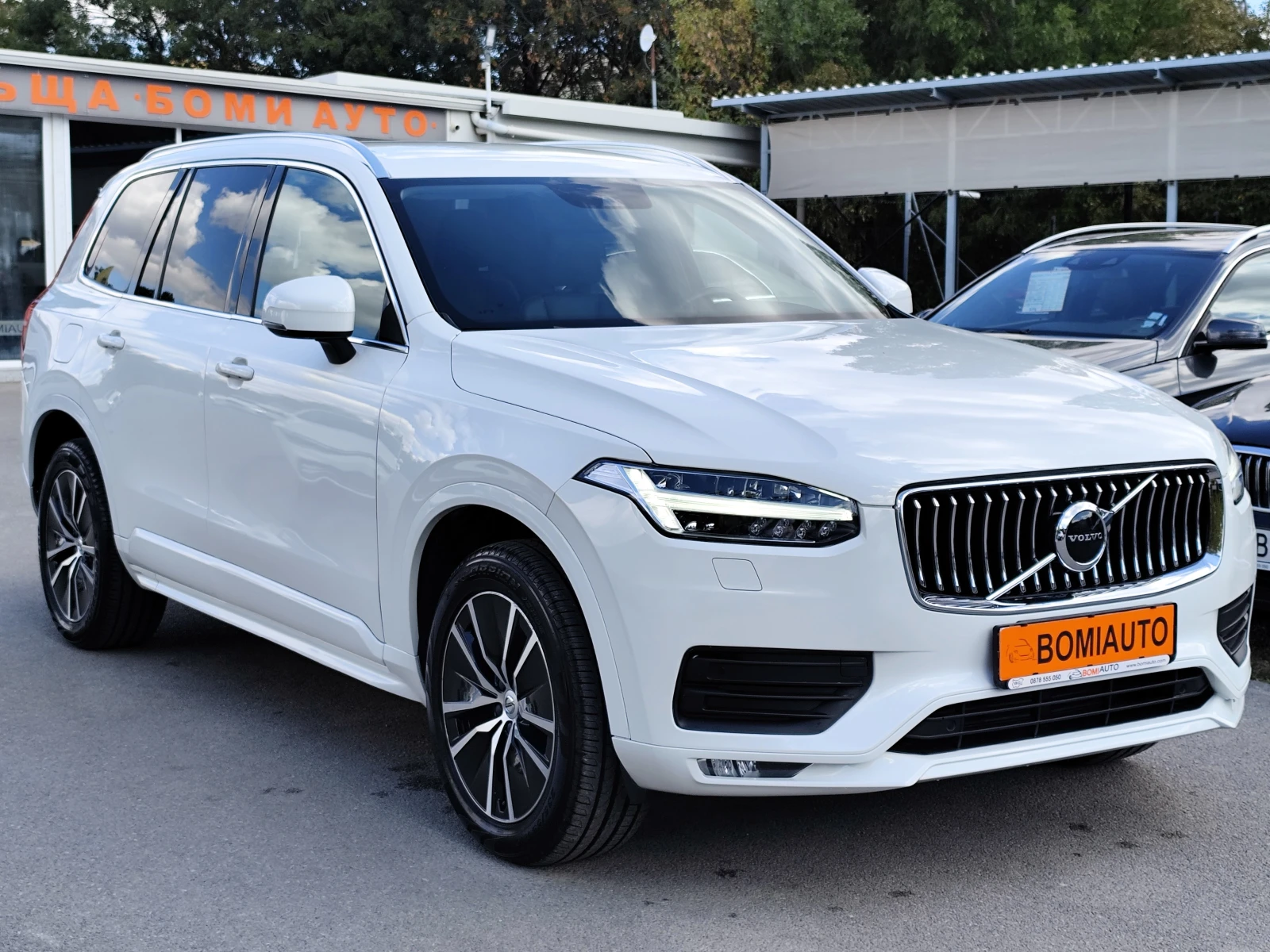Volvo Xc90 2.0HYBRID/R-DESIGN/FACE/4Х4/ LED/ АВТОМАТИК/7МЕСТА, снимка 3 - Автомобили и джипове - 56256151