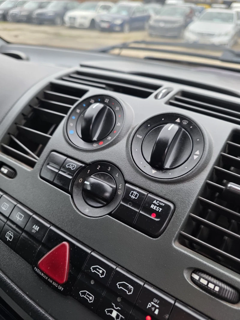 Mercedes-Benz Vito 2.2cdi 5 местен климатик, снимка 9 - Бусове и автобуси - 52645871
