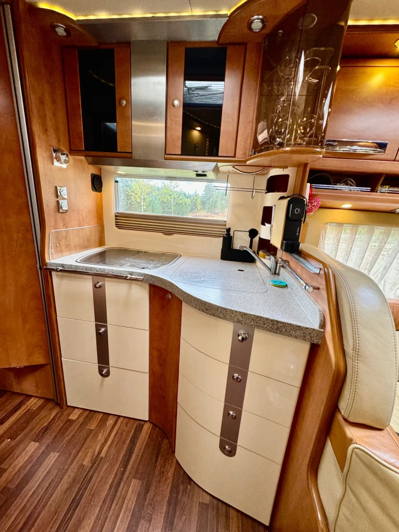 Кемпер Carthago Chik E-Line Splus 3, 0, снимка 9 - Каравани и кемпери - 52269272