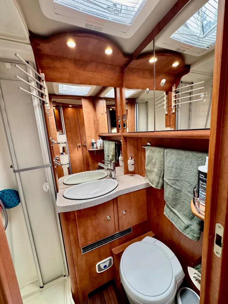 Кемпер Carthago Chik E-Line Splus 3, 0, снимка 11 - Каравани и кемпери - 52269272